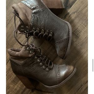 Not Rated Boots Size 8